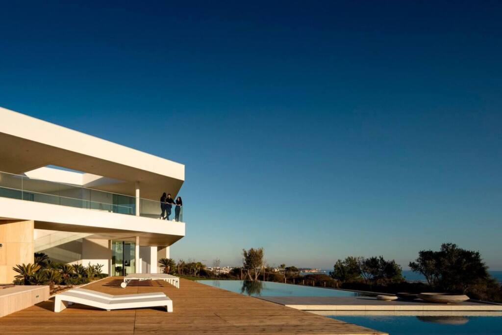 Private house in Lagos, Algarve, architecture by Mário Martins, photography by Fernando Guerra, technology installation by iHome