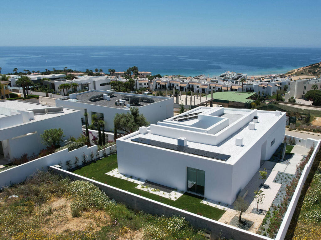 Private house in Lagos, Algarve, architecture by Mário Martins, technology installation by iHome