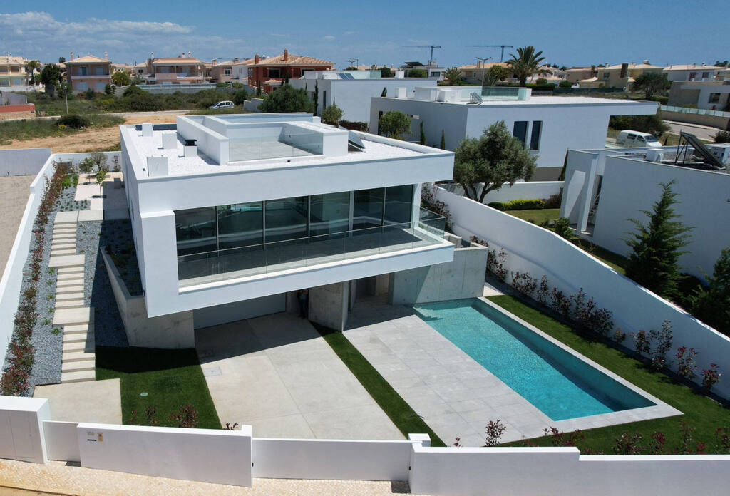 Private house in Lagos, Algarve, architecture by Mário Martins, technology installation by iHome