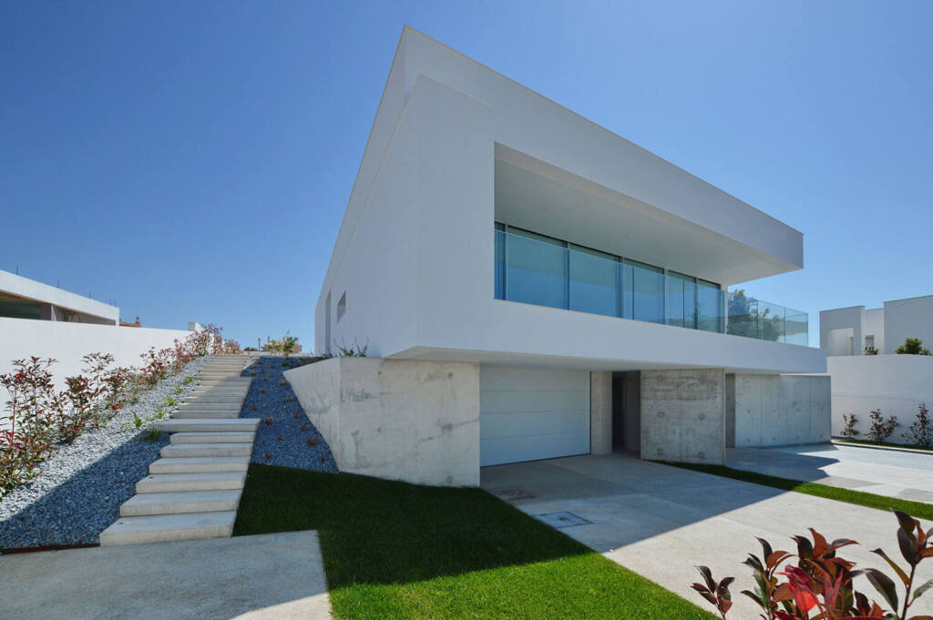 Private house in Lagos, Algarve, architecture by Mário Martins, technology installation by iHome