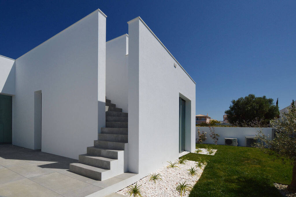 Private house in Lagos, Algarve, architecture by Mário Martins, technology installation by iHome