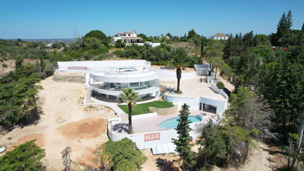 Private house in Lagos, Algarve, architecture by Mário Martins, technology installation by iHome