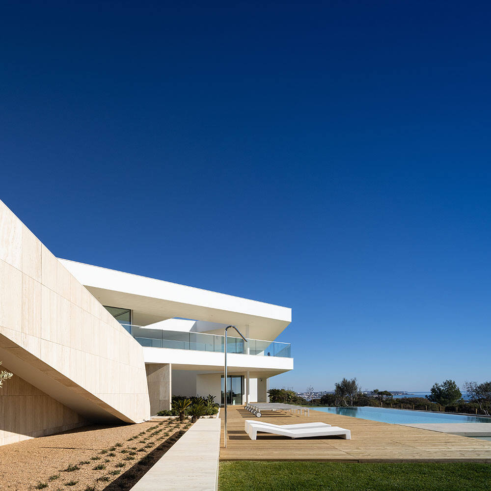 Private house in Meia Praia, Lagos, architecture by Mario Martins, photography by Fernando Guerra, technology installation by iHome