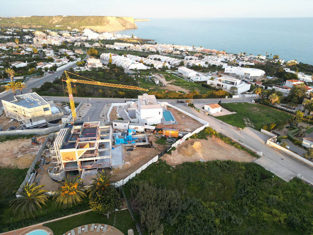 Private house in Praia da Luz, Lagos, architecture by Jutta Hoehn, JSH Algarve, technology installation by iHome