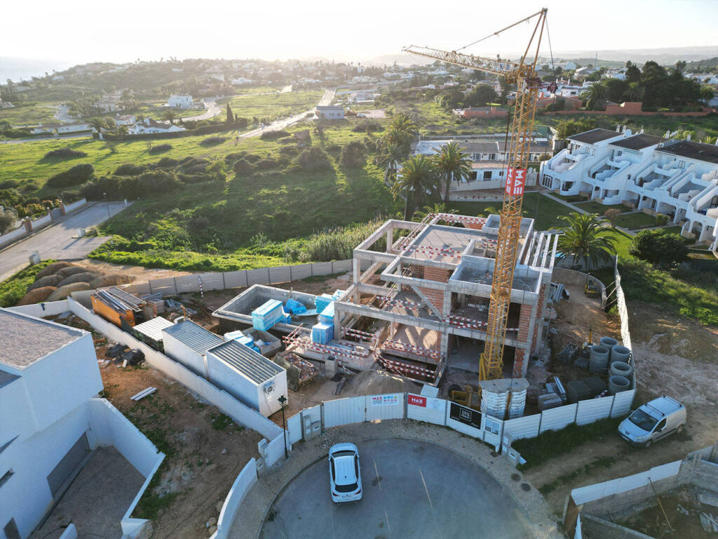 Private house in Praia da Luz, Lagos, architecture by Jutta Hoehn, JSH Algarve, technology installation by iHome