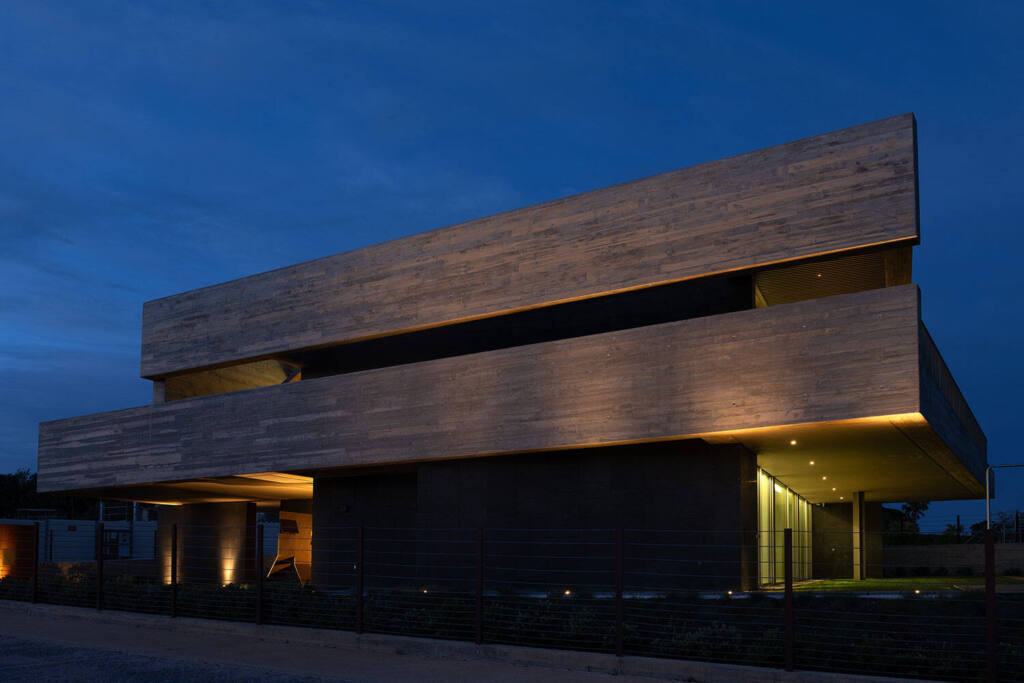 Private house in Praia da Luz, Lagos, architecture by Mário Martins, technology installation by iHome