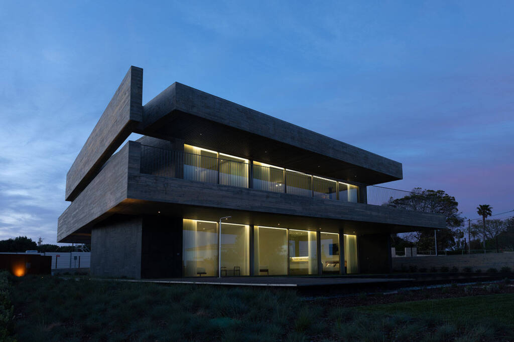 Private house in Praia da Luz, Lagos, architecture by Mário Martins, technology installation by iHome
