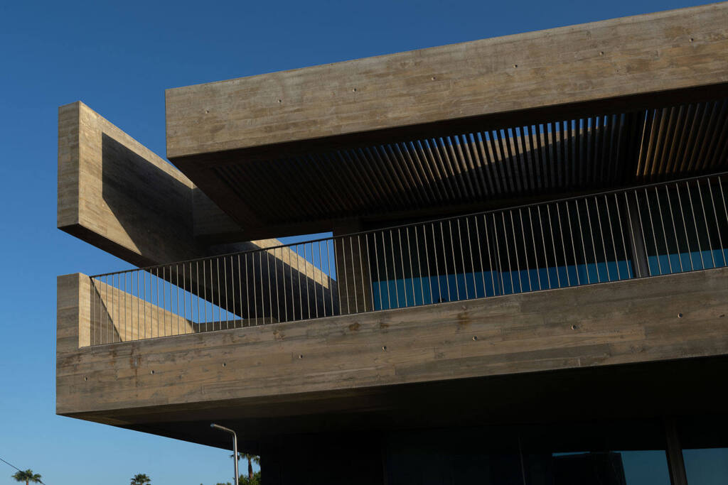 Private house in Praia da Luz, Lagos, architecture by Mário Martins, technology installation by iHome