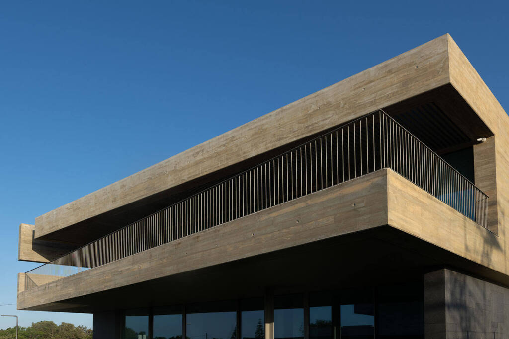 Private house in Praia da Luz, Lagos, architecture by Mário Martins, technology installation by iHome