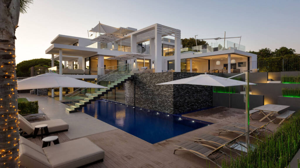 Private house in Quinta do Lago, Algarve, architecture by JSH Algarve, technology installation by iHome