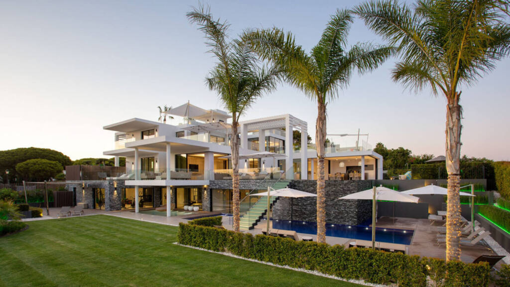 Private house in Quinta do Lago, Algarve, architecture by JSH Algarve, technology installation by iHome