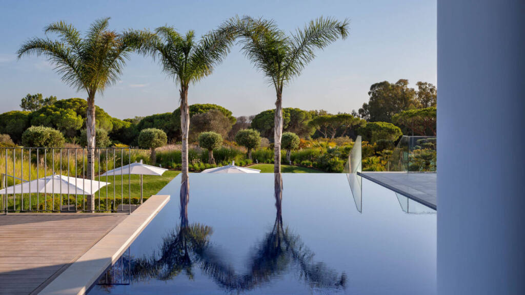 Private house in Quinta do Lago, Algarve, architecture by JSH Algarve, technology installation by iHome