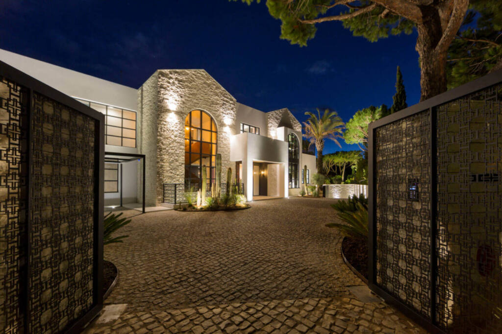 Private house in Quinta do Lago, Algarve, architecture by Jutta Hoehn, JSH Algarve, technology installation by iHome