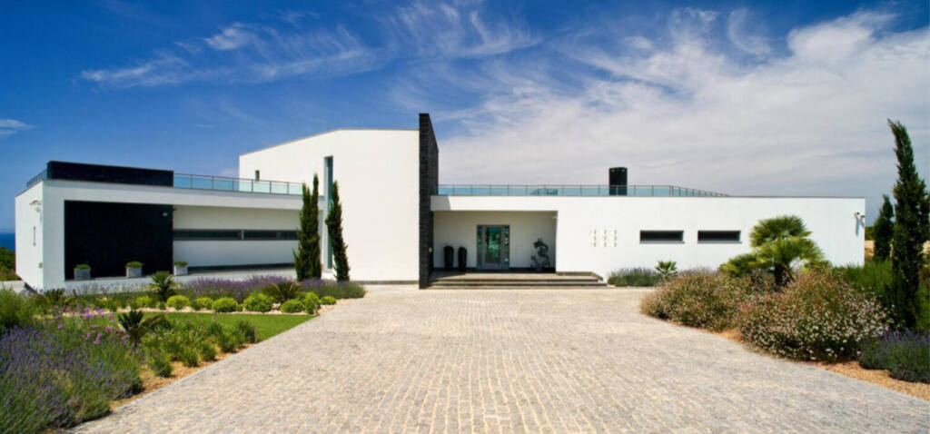 Private house in Quinta do Lago, Algarve, architecture by Jutta Hoehn, JSH Algarve, technology installation by iHome