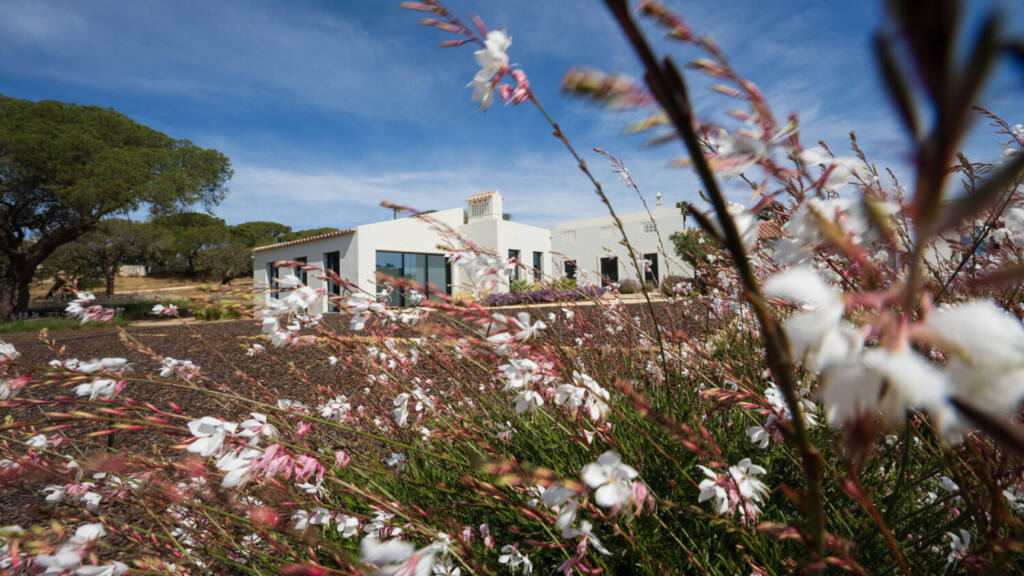 Private house in Vale do Lobo, Algarve, architecture by JSH Algarve, technology installation by iHome