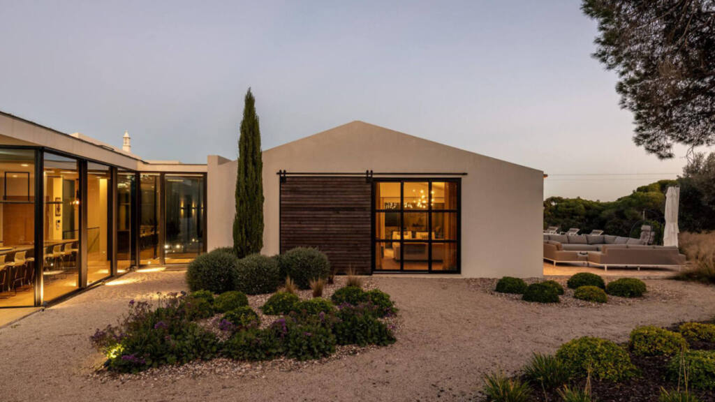 Private house in Vale do Lobo, Algarve, architecture by JSH Algarve, technology installation by iHome