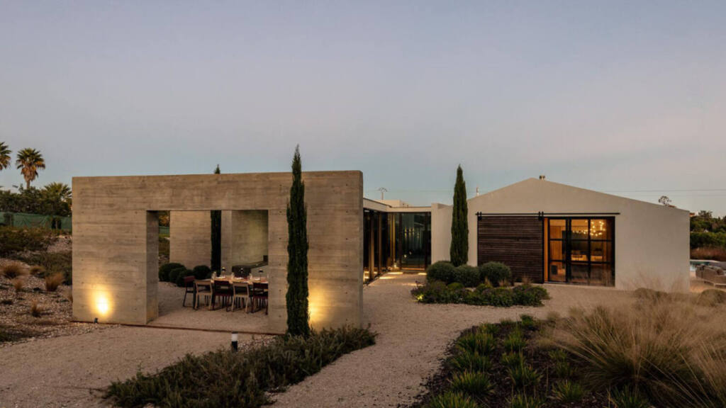 Private house in Vale do Lobo, Algarve, architecture by JSH Algarve, technology installation by iHome
